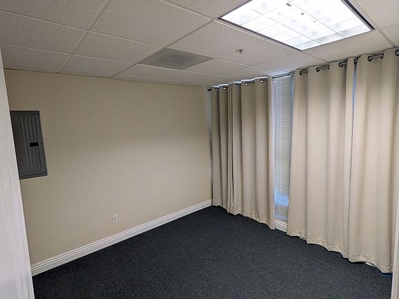 3rd image of 2711 Hillcrest Ave Suite 206