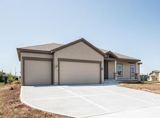 18507 W 193rd Ter, Spring Hill, KS 66083
