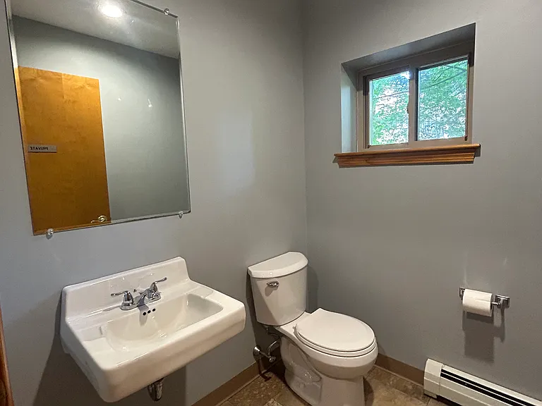 611 Glen St #B — Photo 5