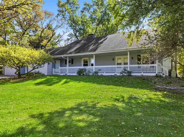 12456 N Gate Rd, Roscoe, IL 61073