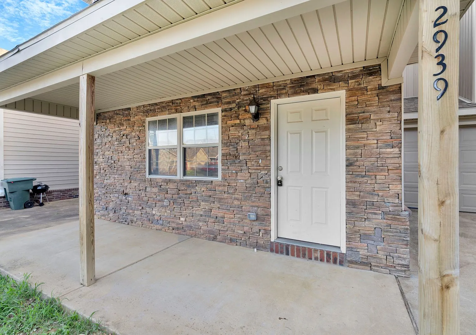 4 Bedroom 2.5 Bath Townhome near Centennial Park! Fenced Yard! — Photo 3