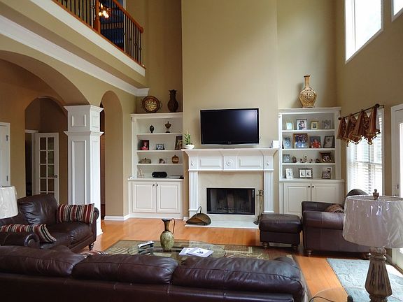 5th image of 351 Broadmoor Way