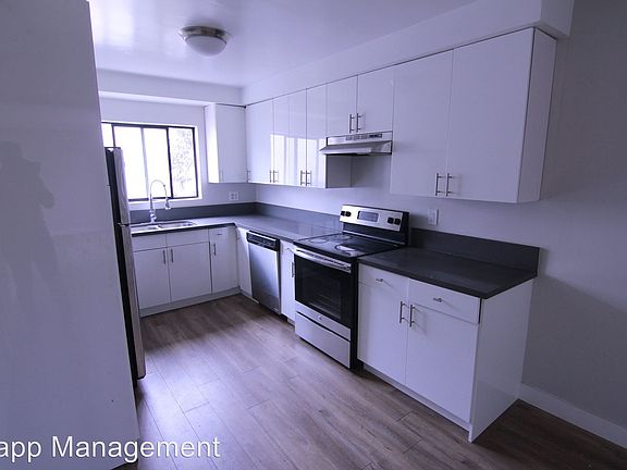 5th image of 121 N Hamilton Dr APT 201