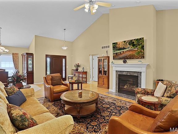 3rd image of 21 Foxmoor Dr