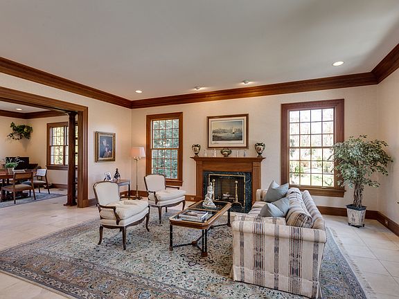 5th image of 934 Douglass Dr