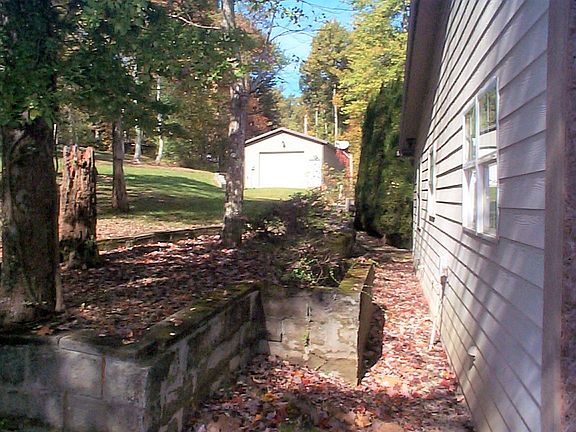 4th image of 221 Cliff Dr