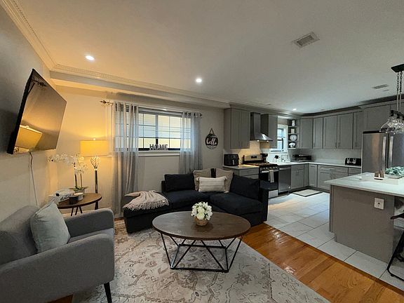 5th image of 399 Broadway #2