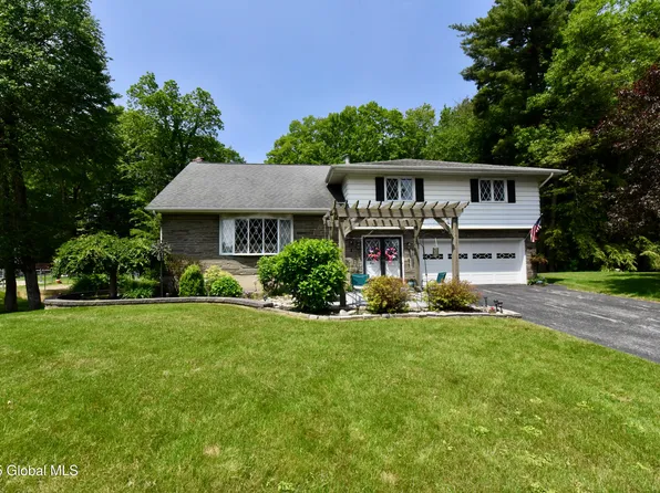 9 Arnold Drive, Clifton Park, NY 12065