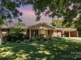 5609 Grace Chapel Rd, Hickory, NC 28601