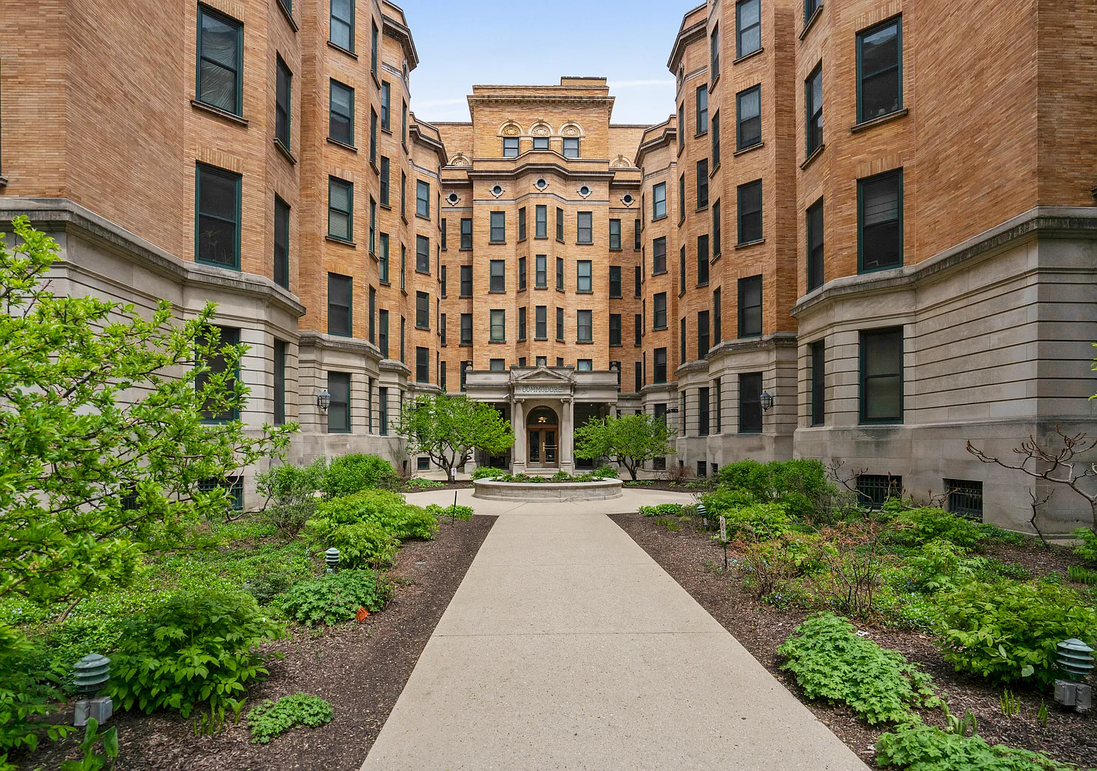 2 bed, 1200 sqft, $3,800 — Photo 1