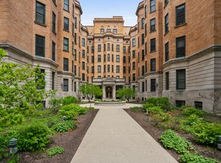 550 W Surf St APT 512, Chicago, IL 60657