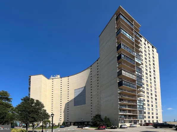 380 Mountain Rd #302, Union City, NJ 07087