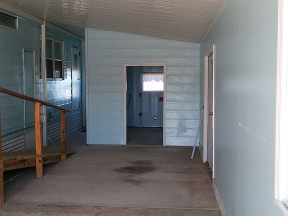 2nd image of 528 Selfridge Dr