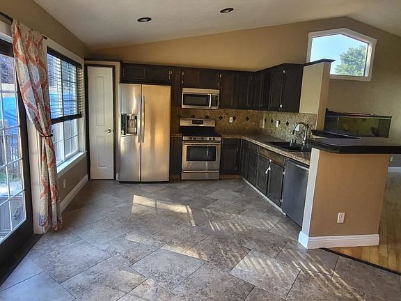 4th image of 329 Clarks Mill Ct
