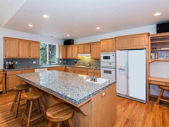 3rd image of 200 Hastings Ln