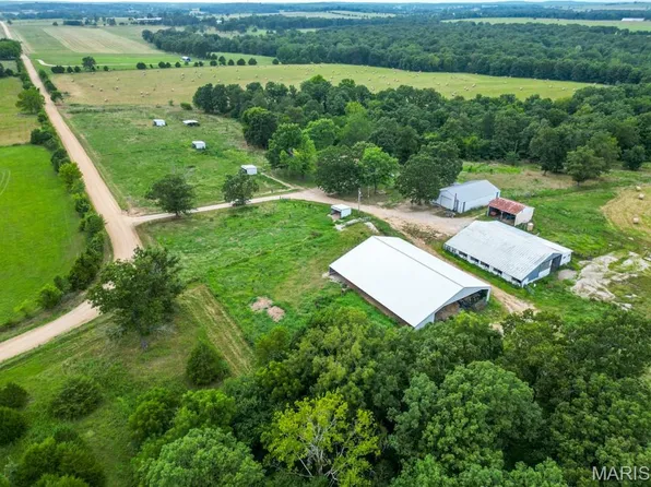 19838 Sioux Dr, Lebanon, MO 65536