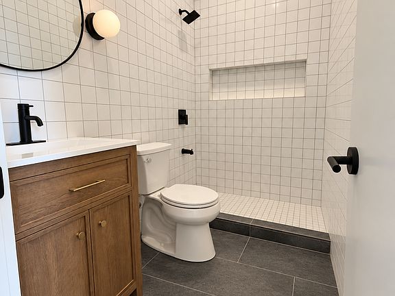 2nd image of 86 Cornelia St APT 3