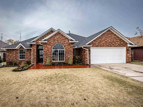 6807 SW Coralwood Dr, Lawton, OK 73505