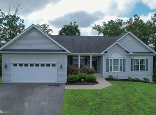 35 Kanawha Ct, Falling Waters, WV 25419