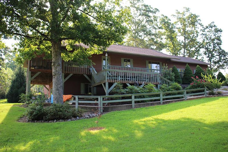 1st image of 2906 W Lakeview Dr