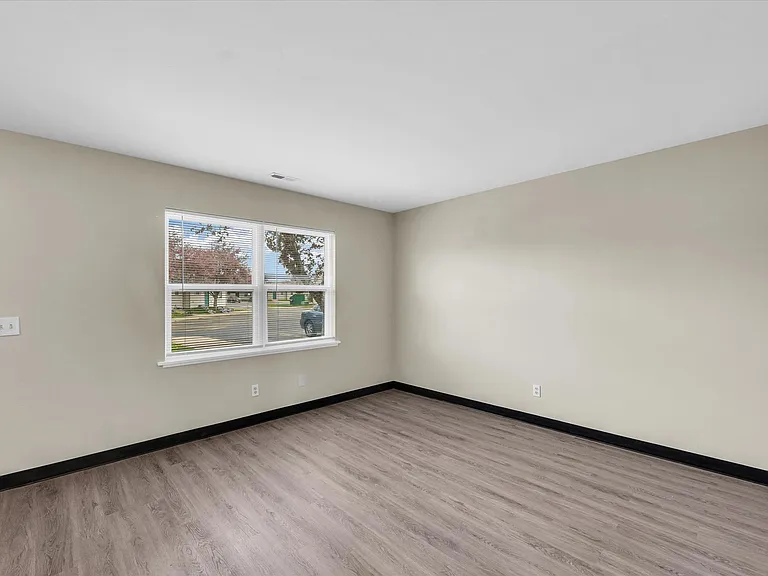 207 Nicholas Dr — Photo 8