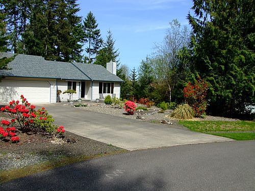 Large lot with easy maintenance yard.  Only house facing private court.