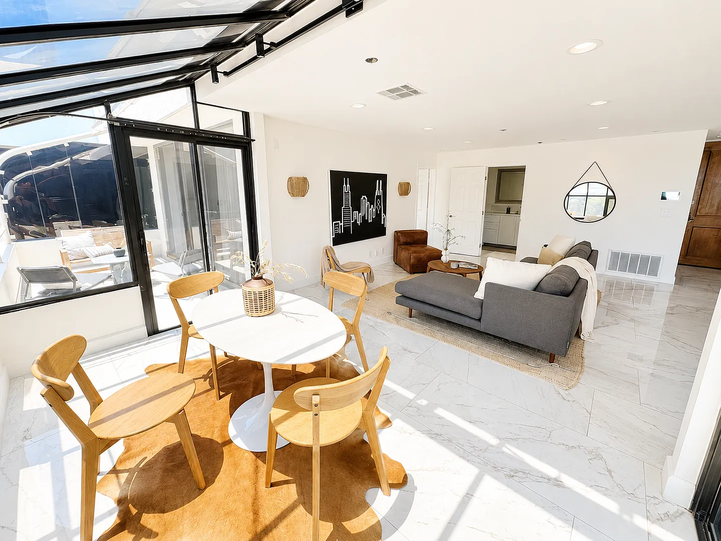 Stunning Remodeled Condo with Iconic Disney Concert Hall Views in the Heart of Downtown LA! — Photo 3