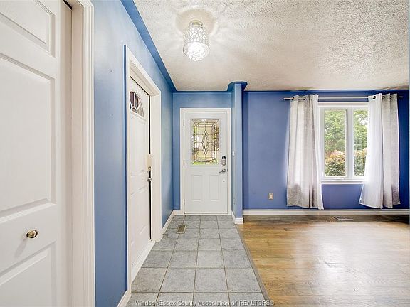 4th image of 2163 Curry Ave