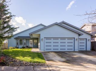 1084 S 11th St, Harrisburg, OR 97446