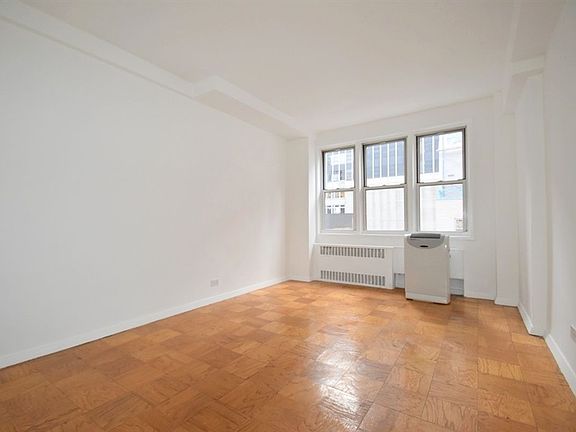 2nd image of 141 E 55th St APT 10D