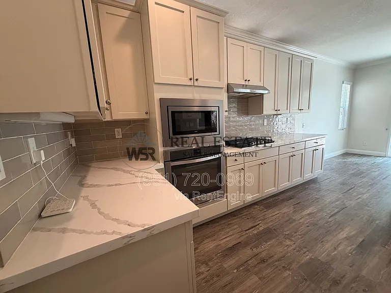 5798 Mapleview Dr — Photo 10