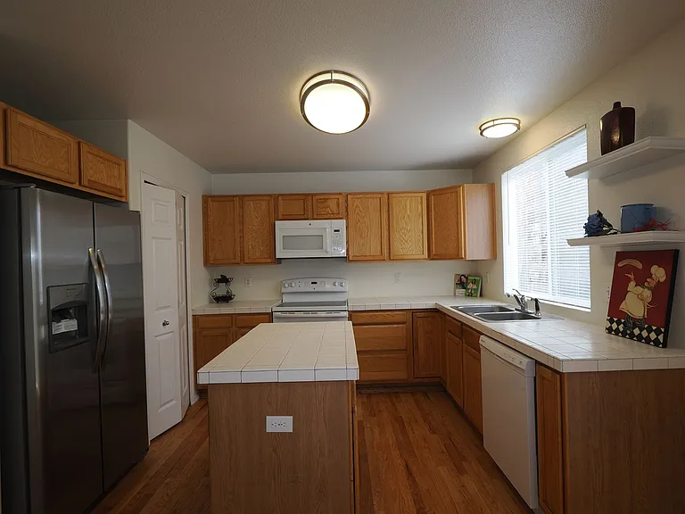 815 Riverview Ln — Photo 8