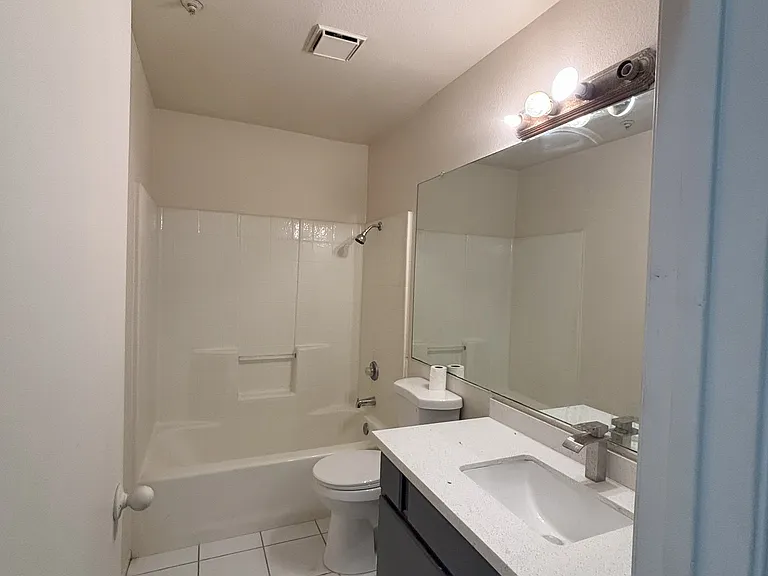 16135 Avenida De Loring — Photo 10