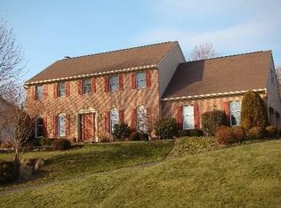 2751 Heather Dr, York, PA 17402