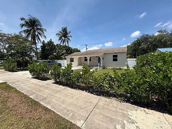 4th image of 6391 SW 39th St