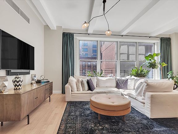 3rd image of 166 Duane St APT 4C