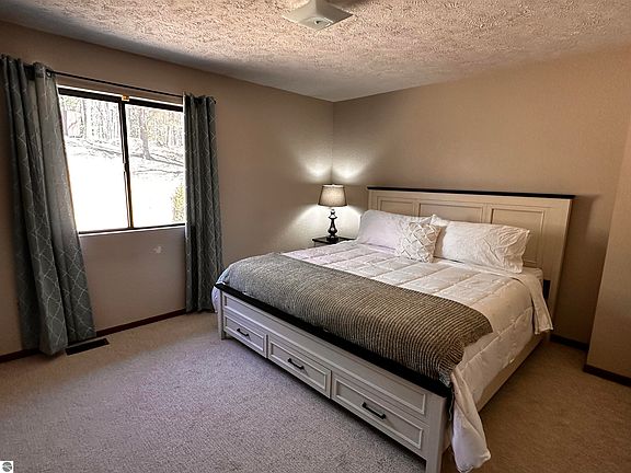 4th image of 3602 Emily Ln #25
