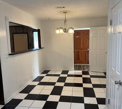 5th image of 800 Moorehouse Dr
