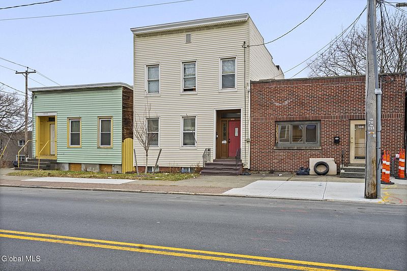 3rd image of 1243 Broadway