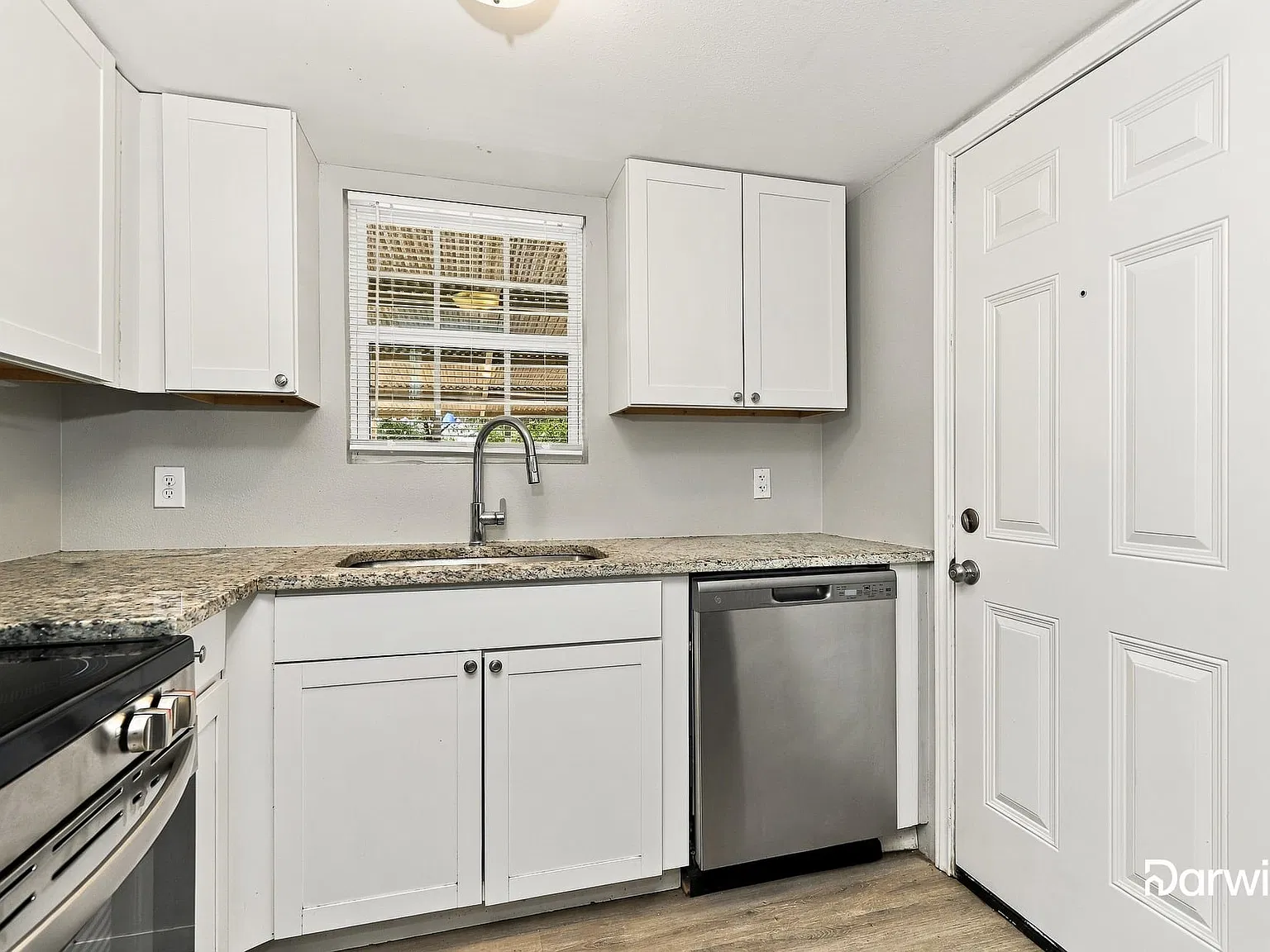 3 bed, 1.0 bath, 972 sqft, $1,325 — Photo 4