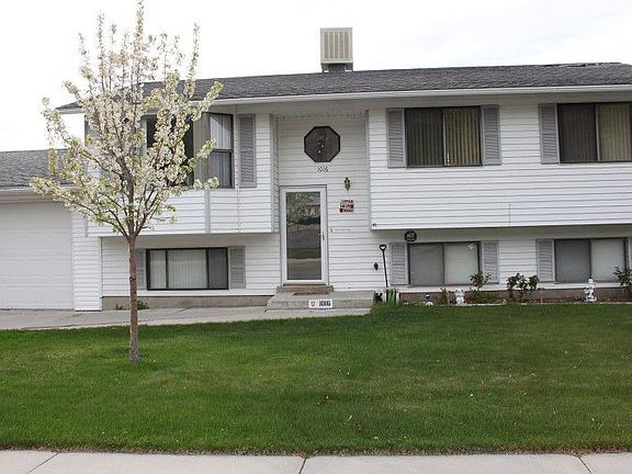 3rd image of 1016 Southwest Dr