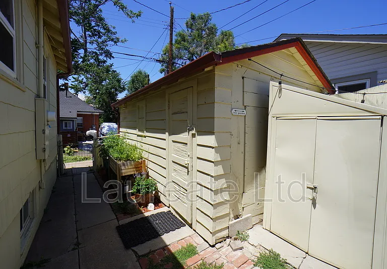 161 E Eastman Ave — Photo 14