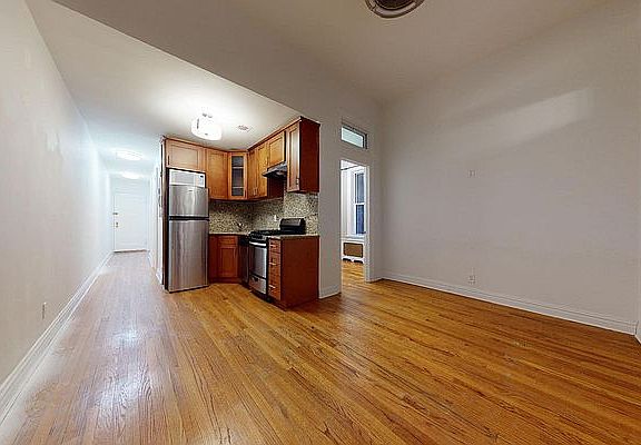 5th image of 107 W 68th St #E