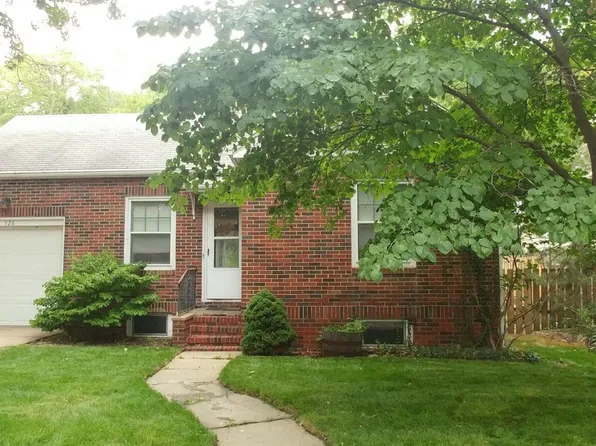 526 Bertrand St, Manhattan, KS 66502