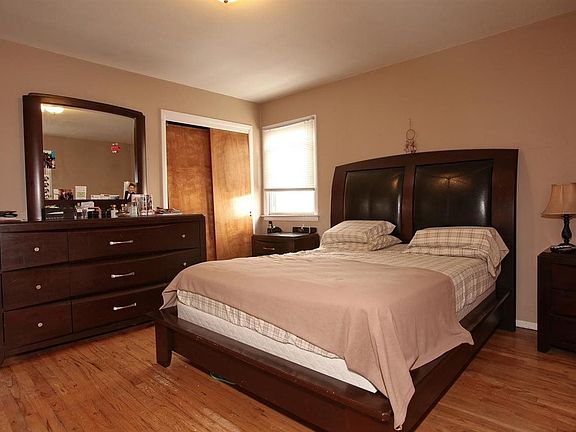5th image of 78 Waverly St