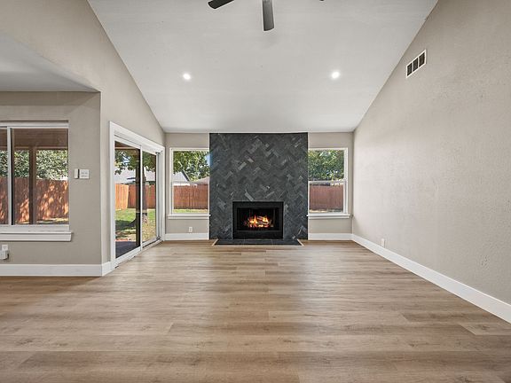 5th image of 7512 Clover Ln