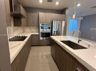 6645 NW 103rd Path #6645, Miami, FL 33178