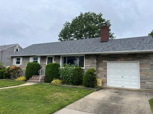 235 10th St, Bethpage, NY 11714
