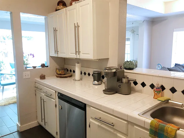 2510 Whitney St #3 — Photo 7