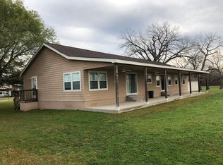 341 Goodwin Rd, Gonzales, TX 78629